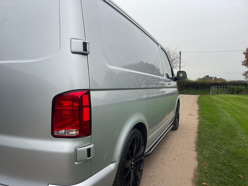 VOLKSWAGEN TRANSPORTER