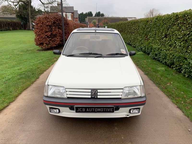 PEUGEOT 205