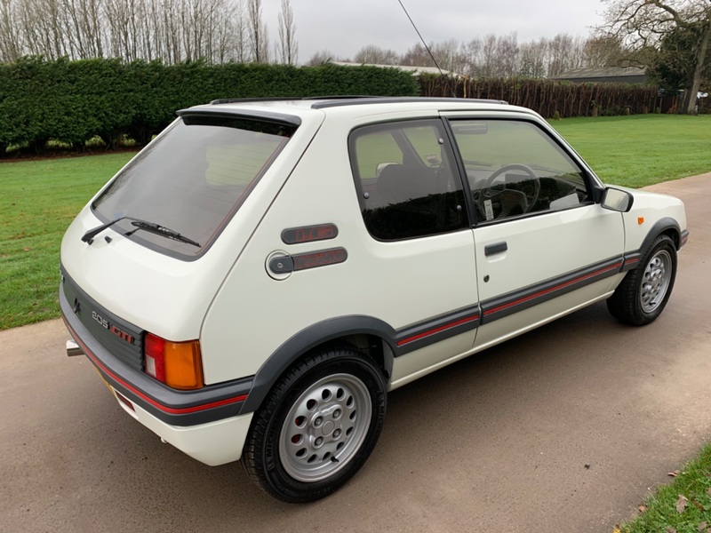 PEUGEOT 205