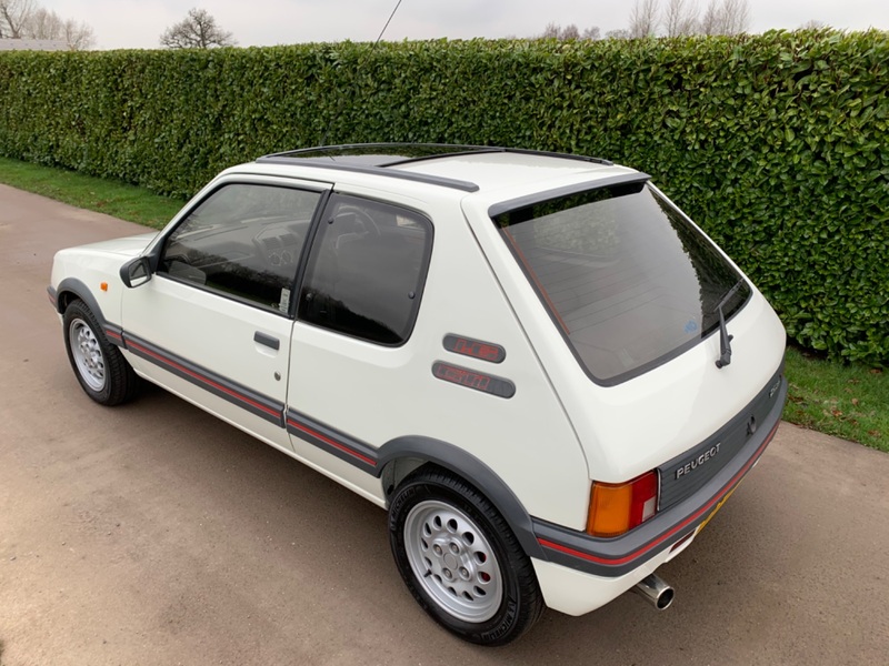 PEUGEOT 205