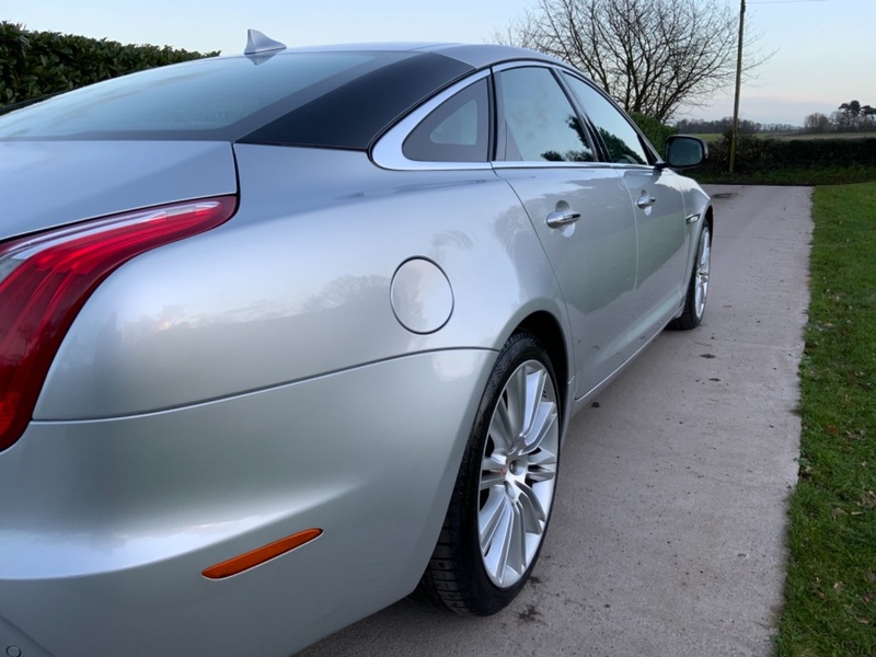 JAGUAR XJ