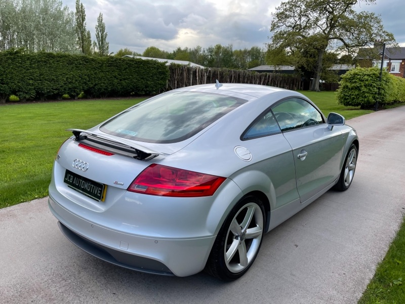 AUDI TT