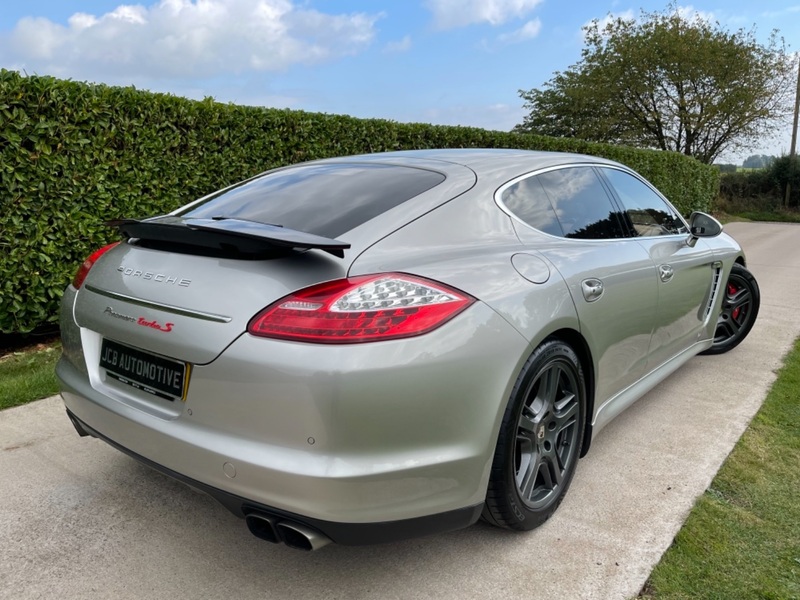 PORSCHE PANAMERA