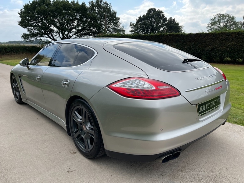 PORSCHE PANAMERA