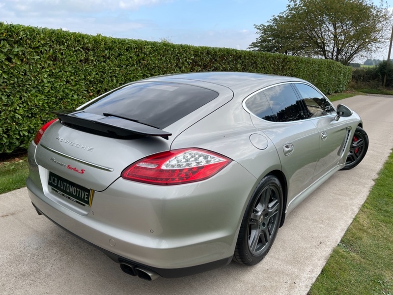 PORSCHE PANAMERA