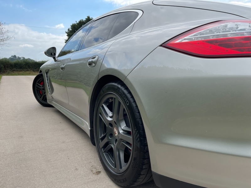 PORSCHE PANAMERA