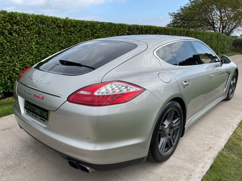 PORSCHE PANAMERA