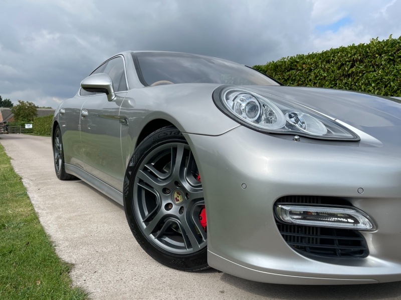 PORSCHE PANAMERA