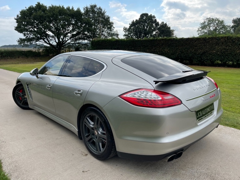 PORSCHE PANAMERA