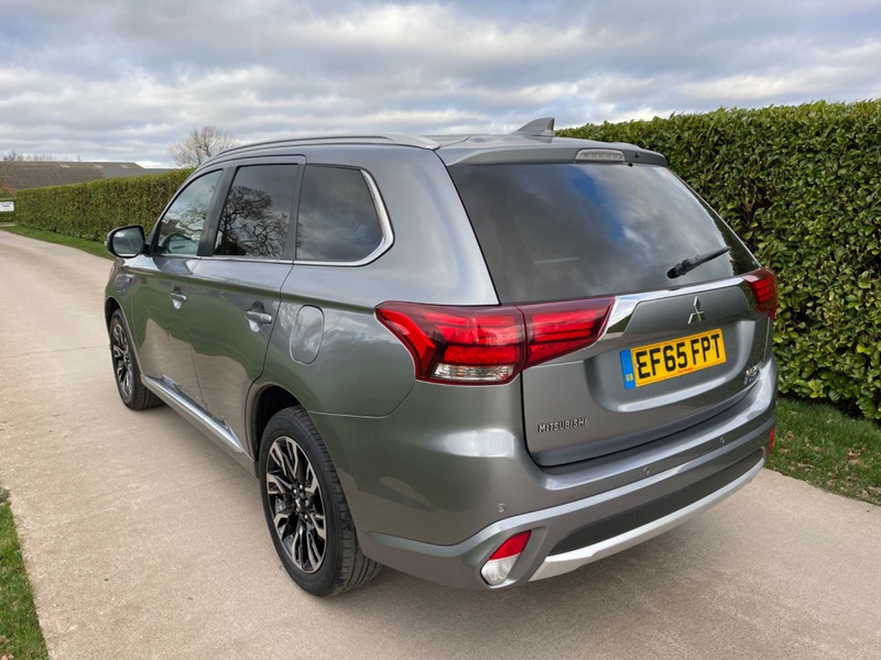 MITSUBISHI OUTLANDER