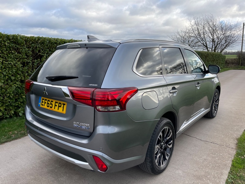 MITSUBISHI OUTLANDER