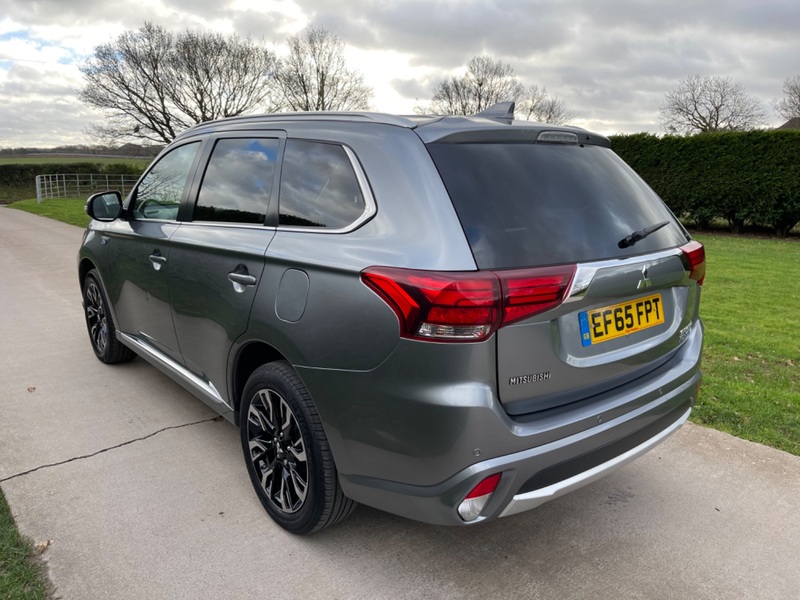 MITSUBISHI OUTLANDER