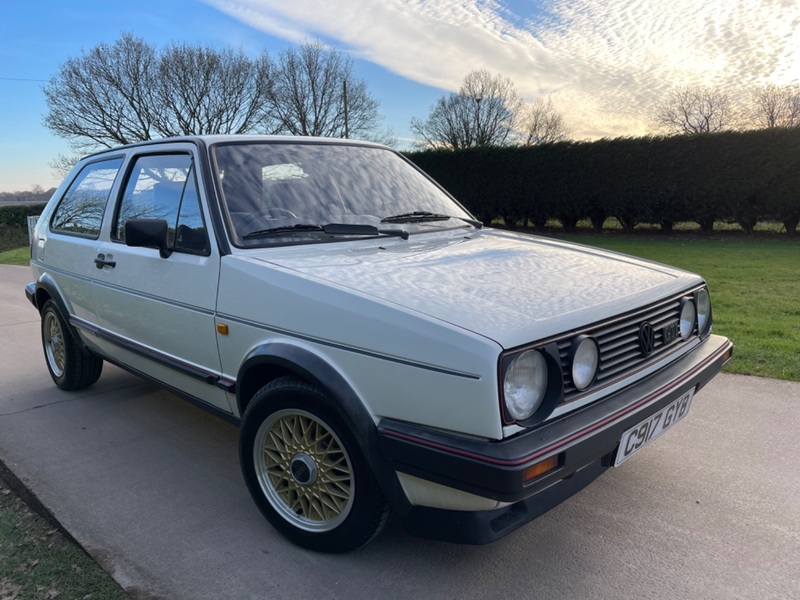 VOLKSWAGEN GOLF