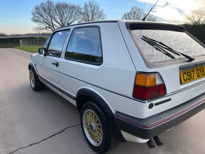 VOLKSWAGEN GOLF