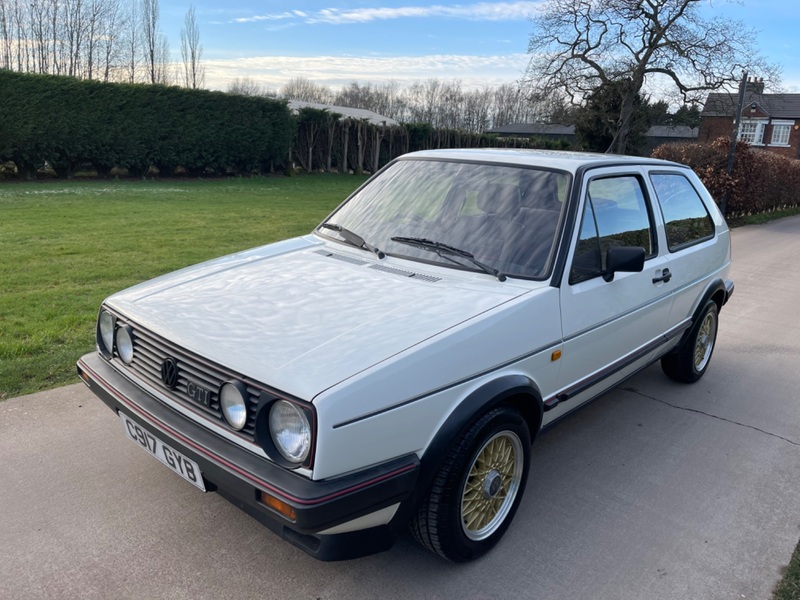 VOLKSWAGEN GOLF